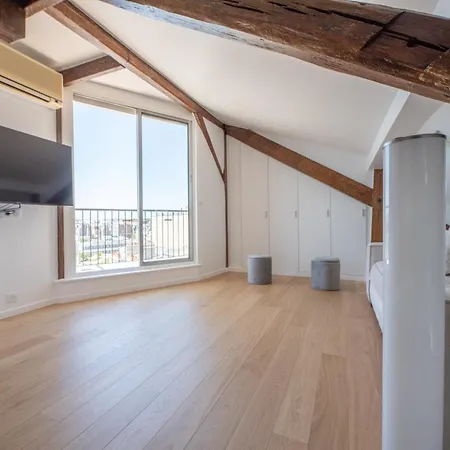 Eiffel Tower View With Ac Apartament